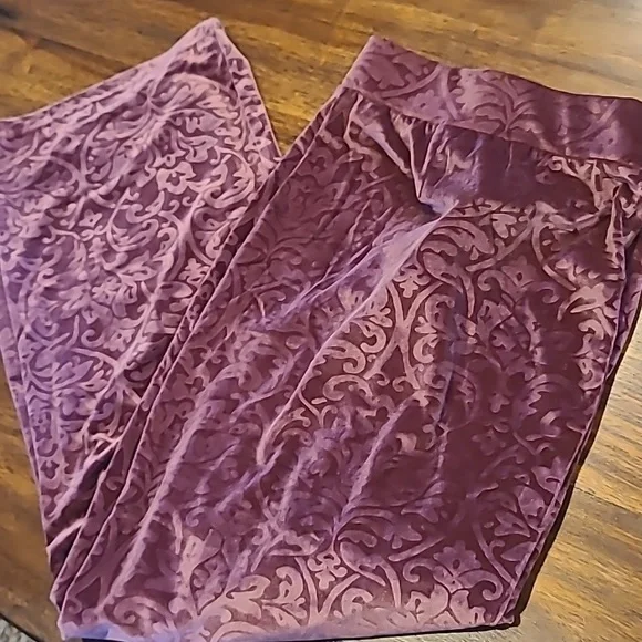 Isaac Mizrahi Live Women's Luxe Velour Pants Rich Burgundy Color 3X Size - Picture 2 of 5